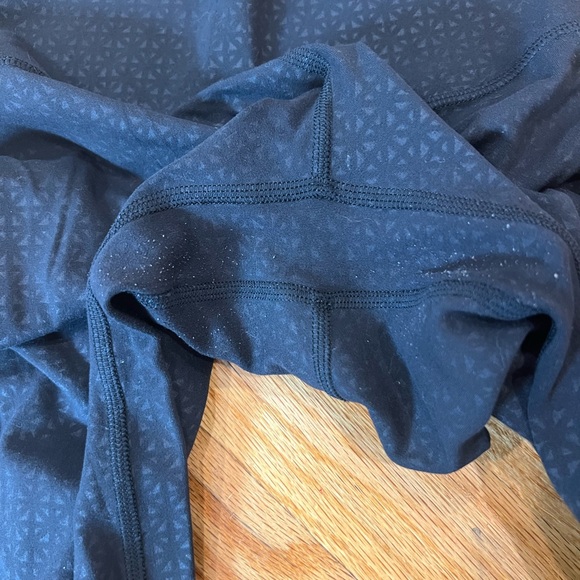 Lululemon align high-rise pant 28” - sz 6 - lattice work emboss black - Picture 4 of 5